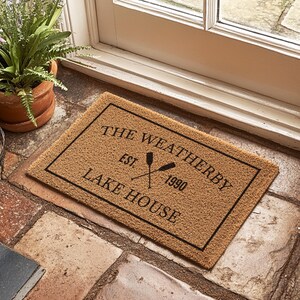 a door mat with a golf club and a golf club on it