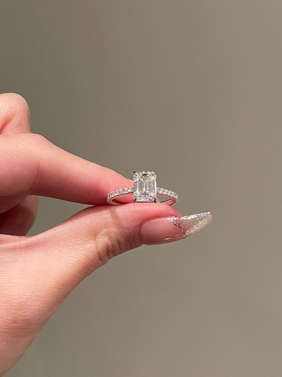 Emerald Cut Diamond 2 Carat