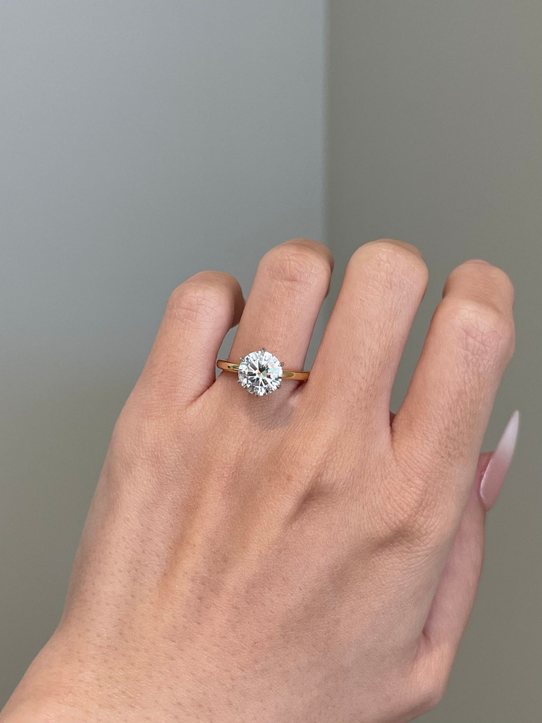 2.5 Carat Brilliant Round Moissanite 6-prong W/ Gallery Rail