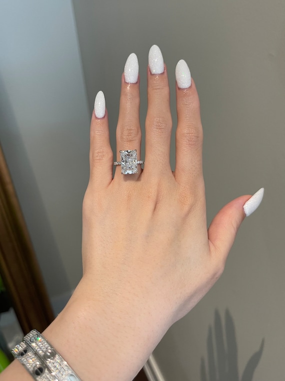 Crushed ice radiant moissanite discount