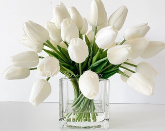 Weiße Tulpen 30 Blumen | Modernes Arrangement | Realistische Berührung | Künstliche künstliche Forever-Blumen in Glasvase für Heimdekoration, blaues Paris