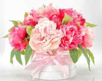 Rosa Pfingstrosen-Arrangement: Französisches Bauernseidenblumen-Mittelstück