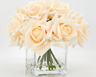 Arrangement crèmekleurige rozen met echte aanraking: Frans landelijk decor met nepbloemen