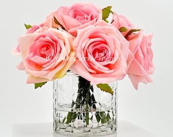 Arreglo de rosas con toques auténticos: decoración floral artificial de estilo francés