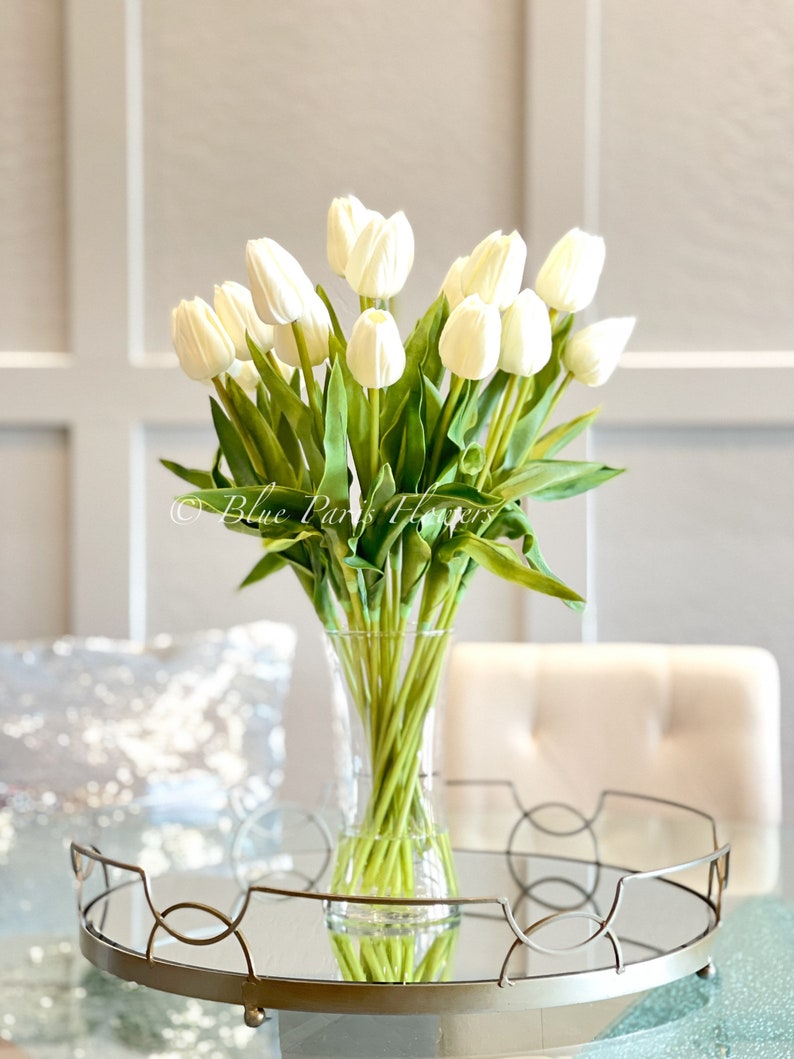 Real Touch White Tulip Arrangement: Modernt konstblommigt mittpunktsdekor bild 10