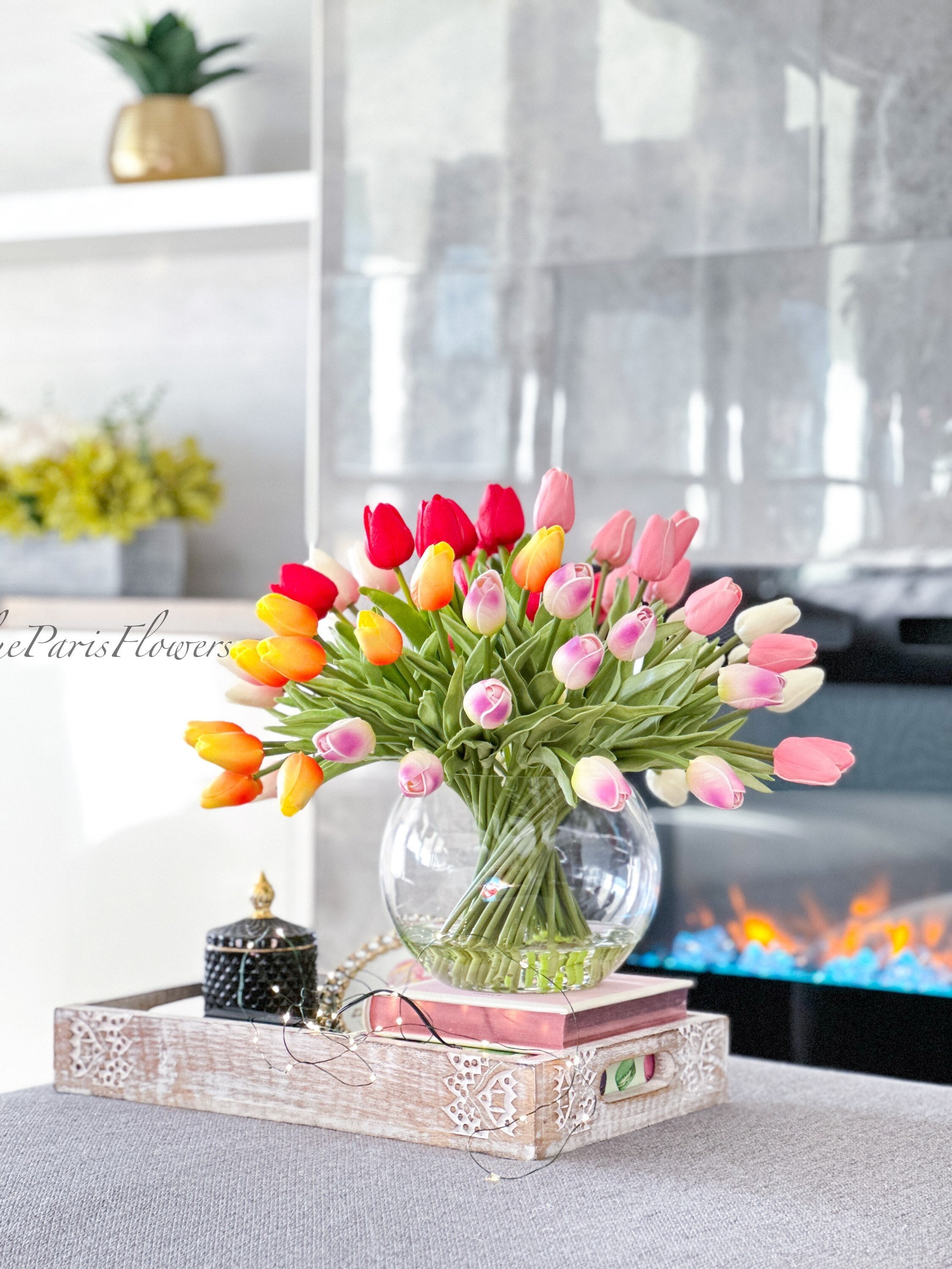 SJC 人工チューリップ フラワーアレンジ ガラス花瓶入り フェイクウォーター リアルタッチ チューリップフラワー 結婚式 自宅 オフィスの装飾 チューリップ 造花 ガラスの花瓶 フェイクウォーター 本物の手触り 白いチューリップ 花瓶付き フラワーアレンジメント テーブル センターピース  デコレーション ホーム キッチン オフィス ウェディング用