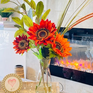 Mix Faux Blumenarrangement, Sonnenblumen und Grüns in Vase, Blumendekor Seidenblume Herzstück, Faux Kunstblumen Seidengesteck