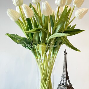 Real Touch White Tulip Arrangement: Modernt konstblommigt mittpunktsdekor bild 2