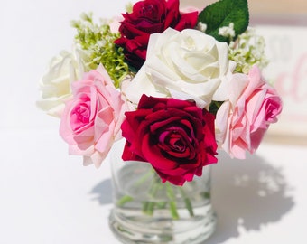Rosscer Vaso Con Rose Artificiali - Mini Pianta Finta In Vaso Rosa Chiaro Per Casa, Bagno, Ufficio - Fiori Finti Da Tavolo 15 Cm Con Base In Pasta Di Carta