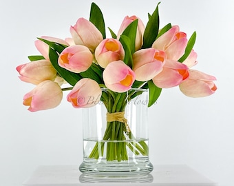 Arrangement de fausses tulipes : 24 fleurs au toucher réel dans un vase en verre