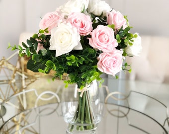 Real Touch rosa blanca y rosa / arreglo artificial de vegetación, pieza central floral, decoración del hogar