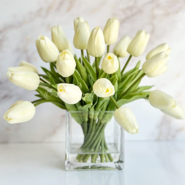 Tulipes Ivoire 30 Floral | Arrangement moderne | Toucher réaliste | Fleurs Artificielles Faux Forever Fake dans un Vase en Verre pour Décoration Intérieure Bleu Paris