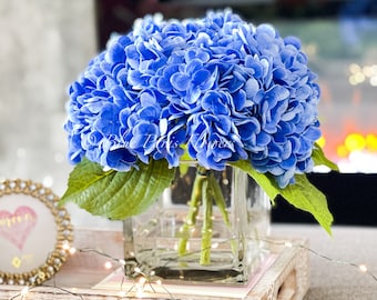 Composizione di ortensie blu intenso effetto realistico: centrotavola floreale francese