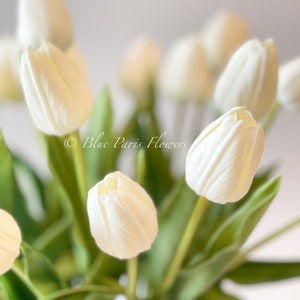 Real Touch White Tulip Arrangement: Modernt konstblommigt mittpunktsdekor bild 6
