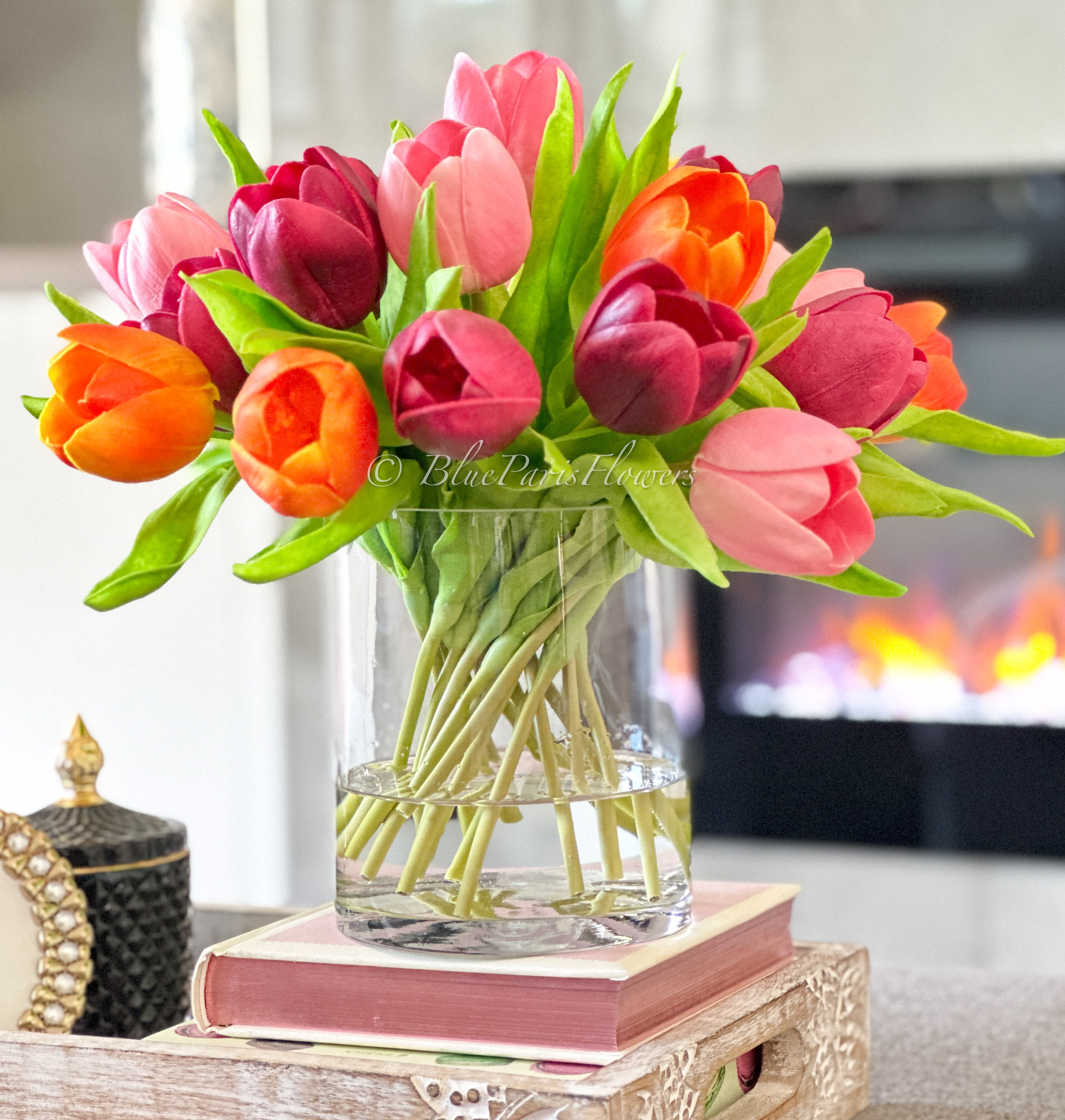 Arreglo de tulipanes con tacto real: flores artificiales en naranja, rosa y  burdeos en jarrón de vidrio - Etsy México, image size:2853x3000