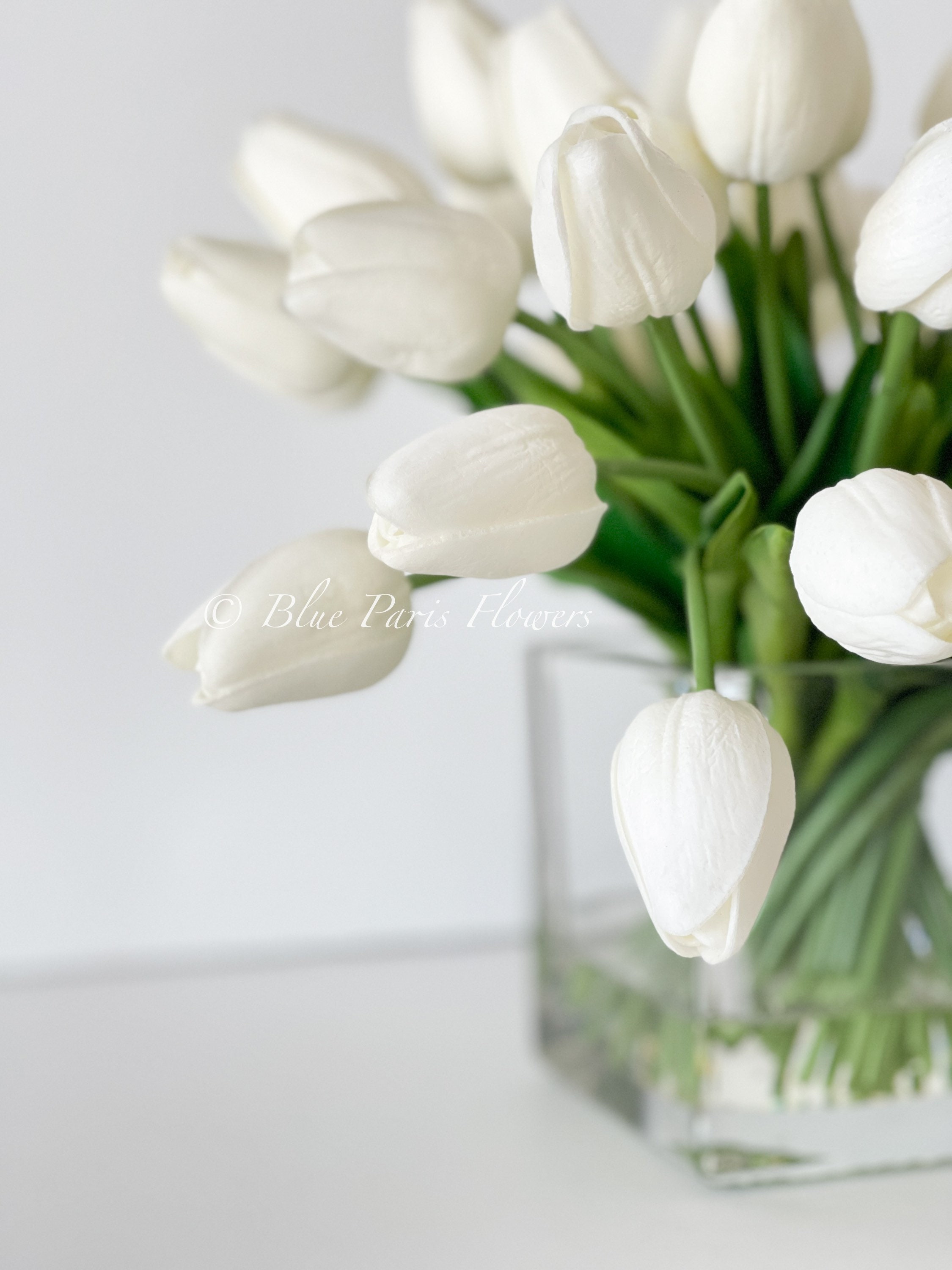 Weiße Tulpen 30 Floral Modernes Arrangement Realistischer Touch Künstliche  Faux Forever Fake Blumen in Glasvase für Home Decor Blue Paris