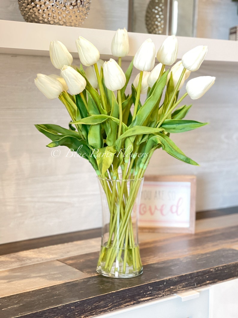 Real Touch White Tulip Arrangement: Modernt konstblommigt mittpunktsdekor bild 5