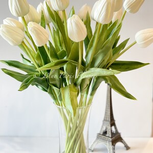 Real Touch White Tulip Arrangement: Modernt konstblommigt mittpunktsdekor bild 9