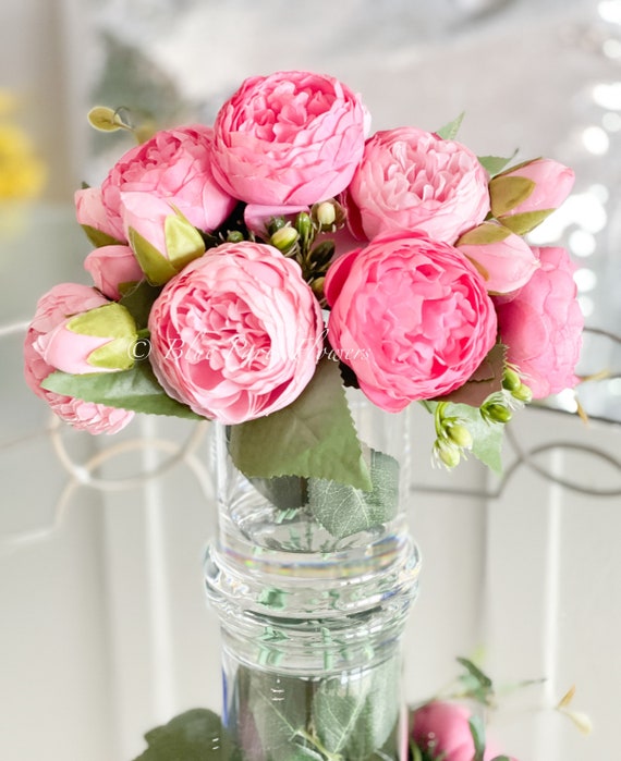 Composizione di peonie rosa rosa, centrotavola artificiale finto, fiori  finti, composizione di fiori di seta in vaso di vetro di Blue Paris -   Italia