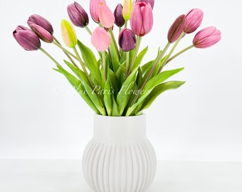 Arreglo de tulipanes con toques auténticos: centro de mesa con flores artificiales de estilo rústico francés