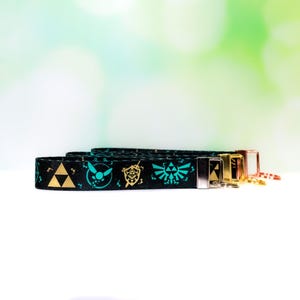 Zelda Keychain Wristlet Key Fob – Gamer Key Holder – Legend of Zelda Inspired Keychain – Geek Gift – Nintendo Fan Keychain
