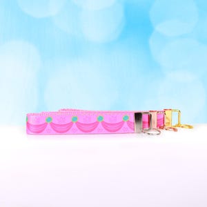 Princess Peach key fob, Mario peach, Keychain, Anime keychain, Gamer gift