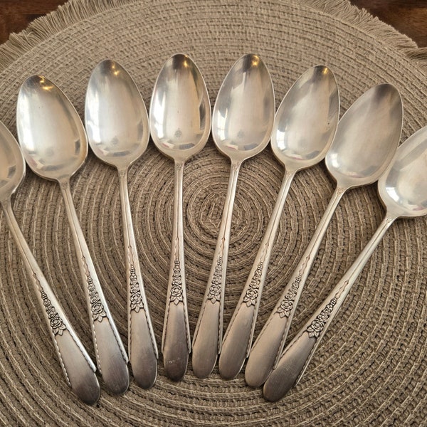 Set of 8 WM Rogers & Son 1941 Silver Plated Gardenia Pattern Tablespoons