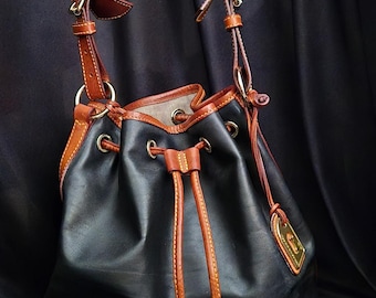 Vintage Dooney Bourke Black Leather w Brown Leather Trim Drawstring Bucket Bag