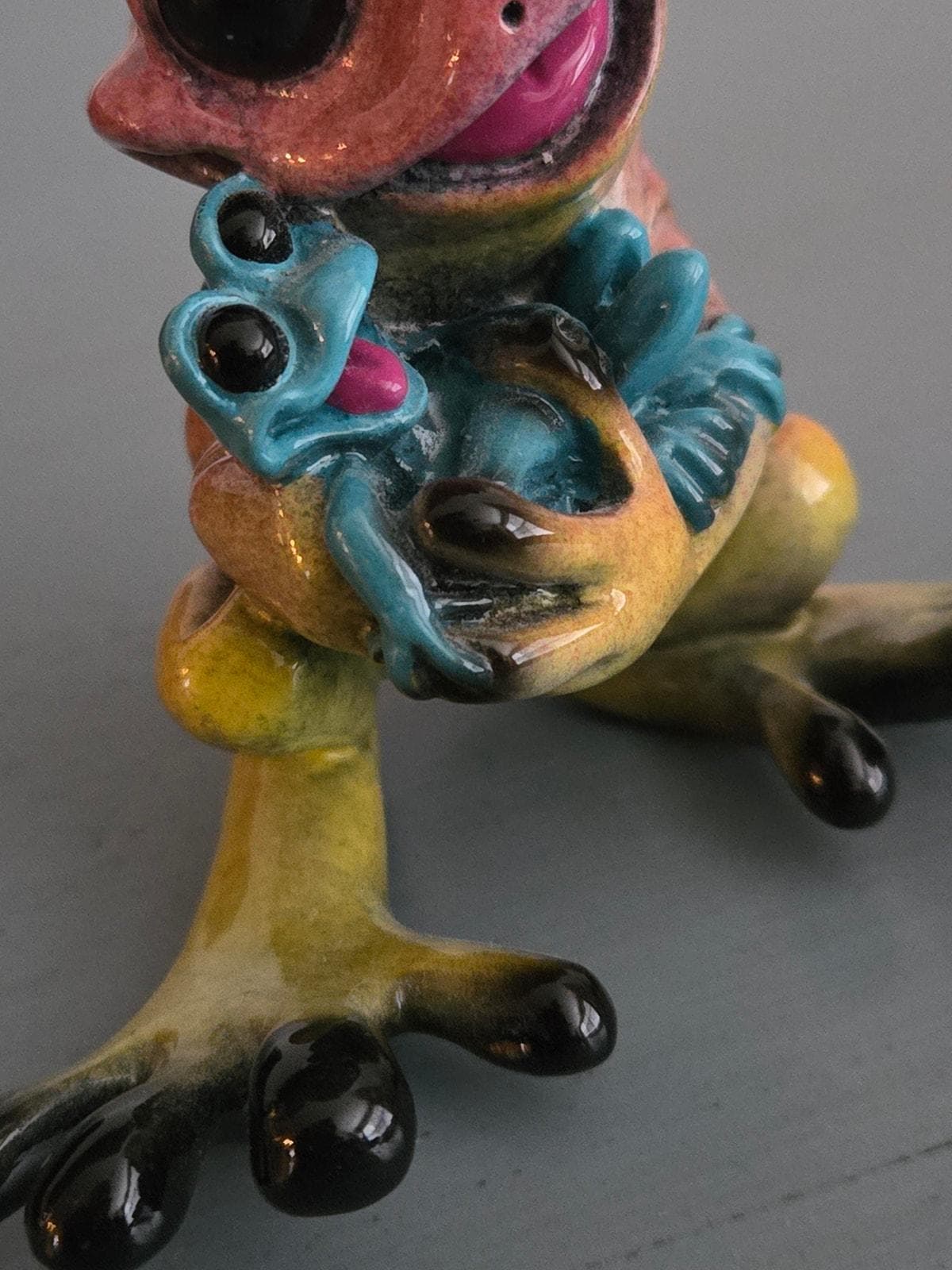 ベビーキティのクリッターズ・フロッグ3インチフィギュア（樹脂/磁器製