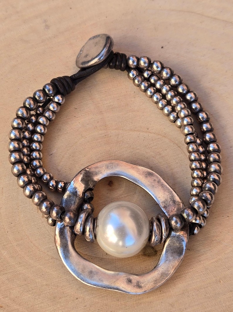 Uno De 50 Damen Silber Ton & Leder Perlen Faux Perlenarmband, 7,5 Zoll Bild 6