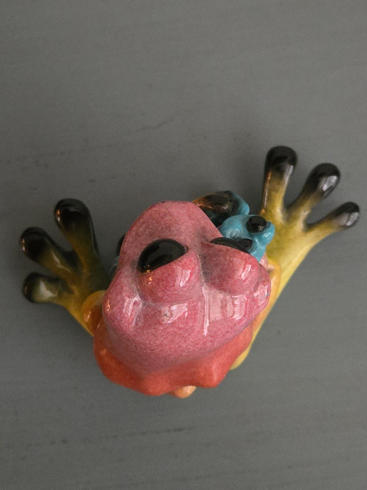 ベビーキティのクリッターズ・フロッグ3インチフィギュア（樹脂/磁器製