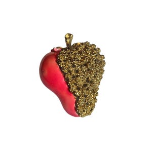 1950&#39;s Vintage Kitschy BSK Coral Enamel Textured Gold Tone Strawberry Brooch