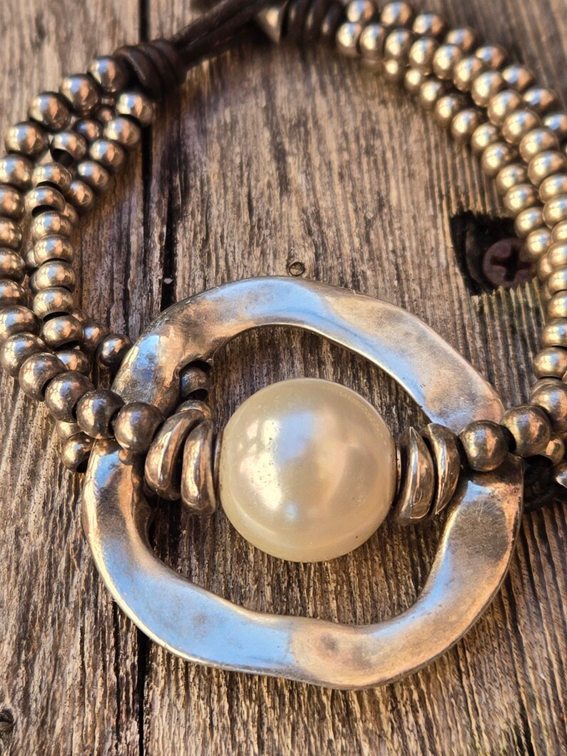 Uno De 50 Damen Silber Ton & Leder Perlen Faux Perlenarmband, 7,5 Zoll Bild 8