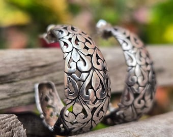 Vintage Artisan J Laine Sterling Silver Floral Hoop Pierced Earrings 925 Ornate