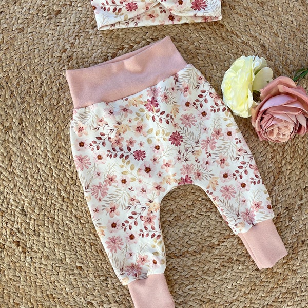 Bloomers bébé vêtements de bébé pantalons de croissance vêtements pour enfants filles motif de fleurs fleurs rose avec bandeau de cheveux poignets larges Gr. 74