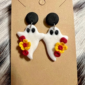 Handgemaakte oorbellen van polymeerklei, oorbellen van klei, oorbellen Halloween-spook, oorbellen bloemen spook, gotische oorbellen, oorbellen vakantie