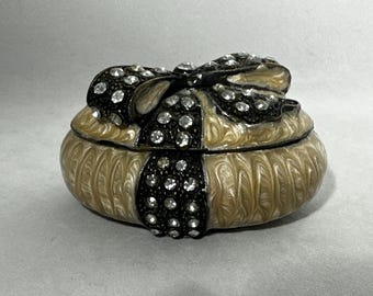 Vintage cream enamel trinket box.