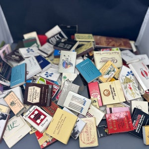 Vintage matchbook and matchbox lot / Large lot of vintage matchboxes and matchbooks.