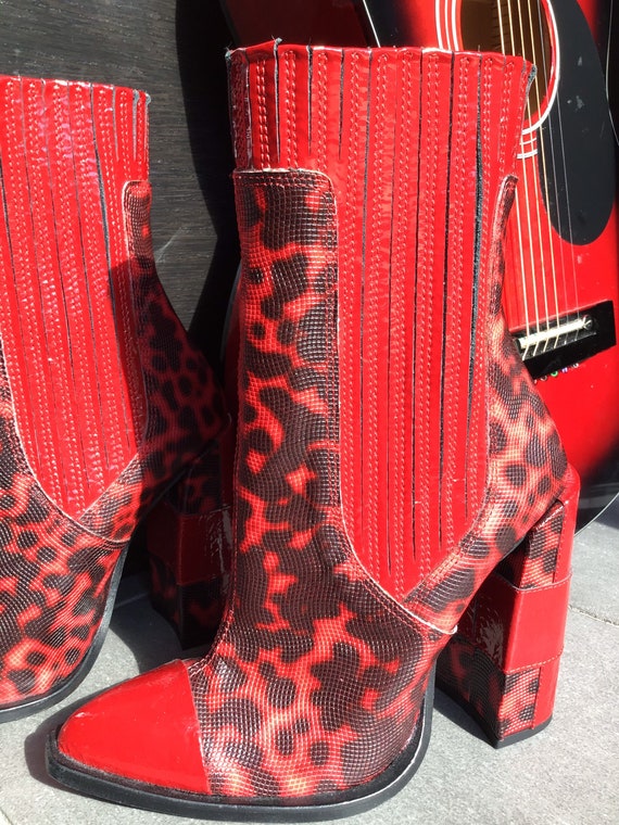 Super sexy Red ankle boots/ Made in Portugal/by Un