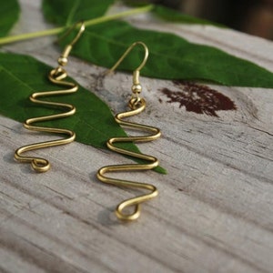 Zig zag gold color wire earrings image 3