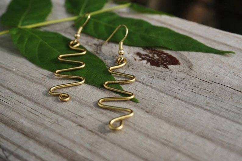 Zig zag gold color wire earrings image 3