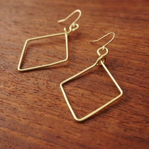 Diamond-shaped gold color wire earrings image 2