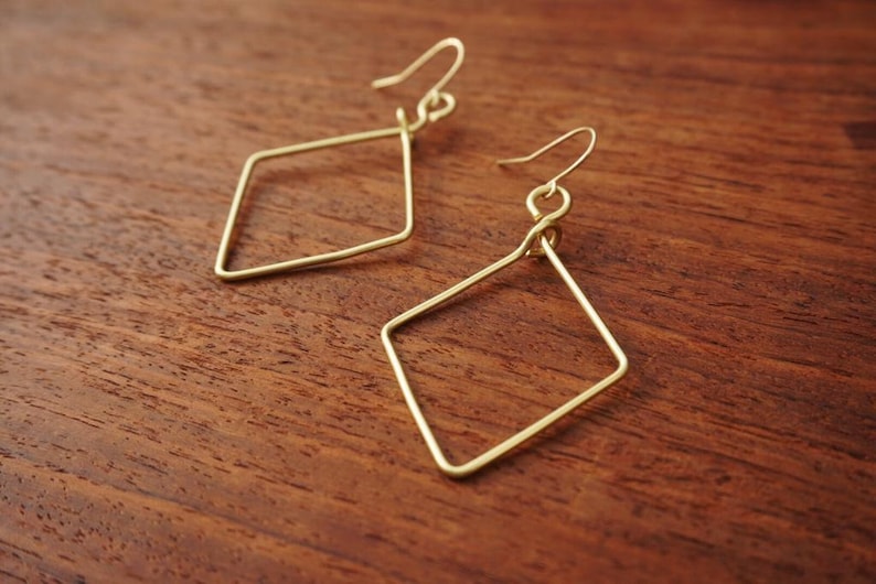 Diamond-shaped gold color wire earrings image 2