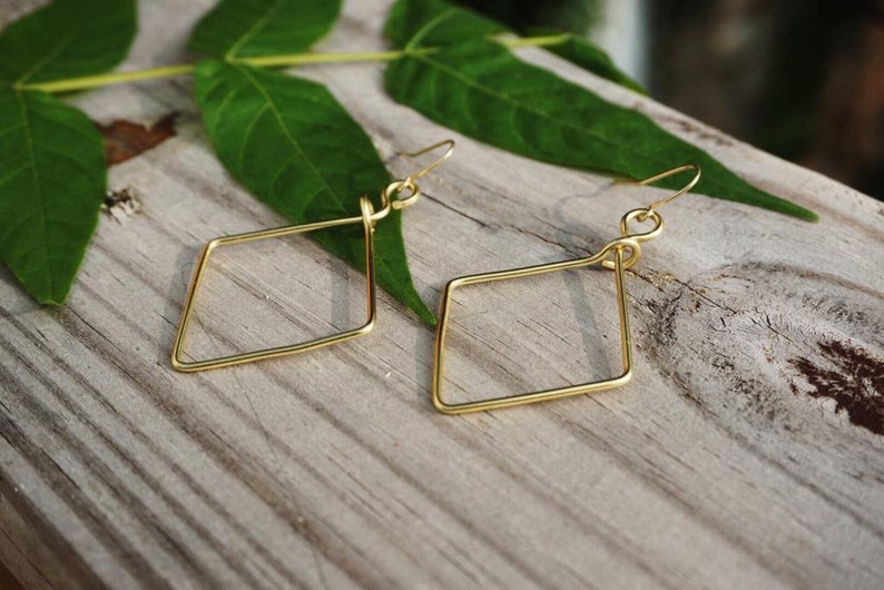 Diamond-shaped gold color wire earrings image 5