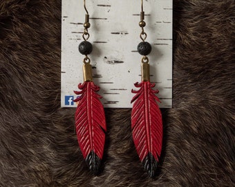 Boucles d'oreilles plumes rouges en cuir // Pierre semi-précieuse