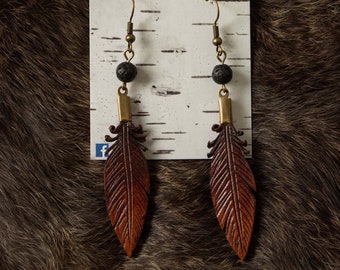 Boucles d'oreilles en cuir avec plumes brunes // Pierre semi-précieuse