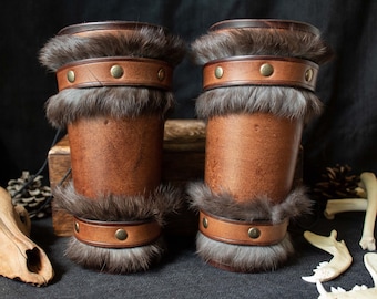 Barbaarse leer- en bontbretels // Noorse Viking-pelspantser