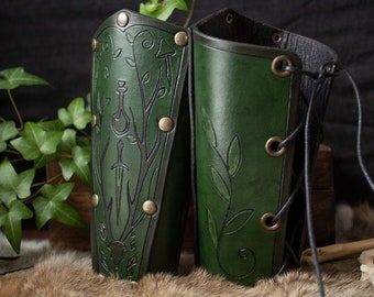 Druidic leather bracers // Elven-Shamanic-Druidic-Witch // Pair of Bracers