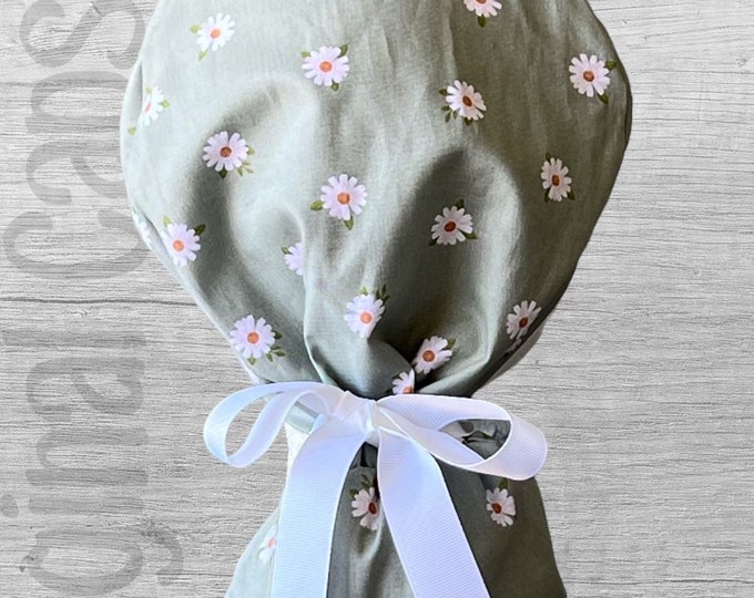 White Daisies on Sage Print Ponytail Scrub Cap for Women, Scrub Hat, Surgical Hat