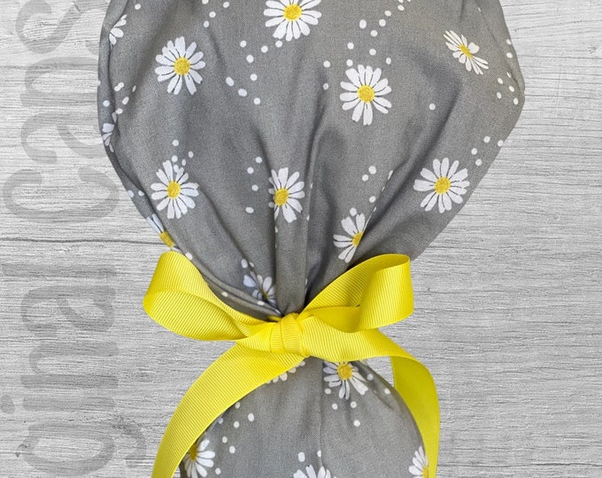 Daisies on Gray with Scattered White Dots Design Ponytail Scrub Cap for Women, Scrub Hat, Surgical Caps